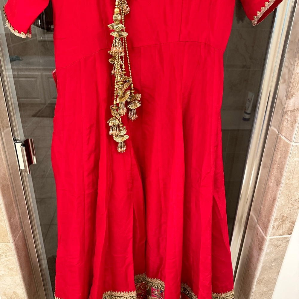Indian women anarkali silk red bridal kurta top with brocade and dori size small - Picture 6 of 7